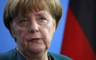 Merkelová: Európa musí prijať viac imigrantov, islam nie je príčinou terorizmu.