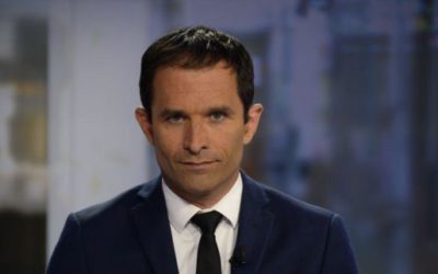 Francúzsko: Národný front chce referendum o EU, socialisti majú kandidáta Moslimského bratstva.