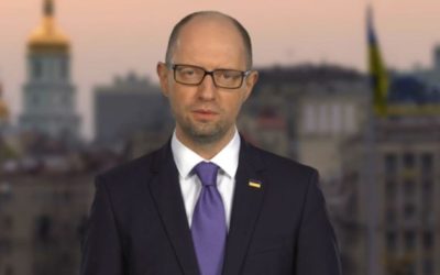 Ruský súd vydal zatykač na bývalého ukrajinského premiéra Jaceňuka.
