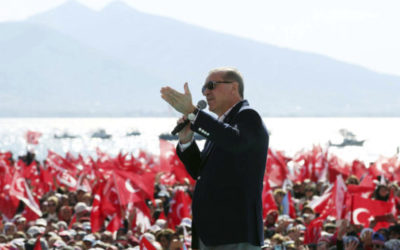 Turci si v referende vybrali viac moci pre Erdogana.