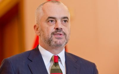 Srbsko varovalo pred novou vojnou na Balkáne, ak sa Albánsko spojí s Kosovom