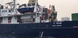 VIDEO Mladí európski nacionalisti sa vydali na more. Chcú bojovať proti mimovládkam, ktoré zachraňujú migrantov.