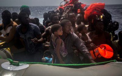 Tajná dohoda nariaďuje Taliansku, že iba ono samé má čeliť invázii migrantov. 