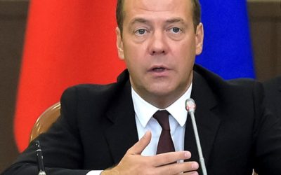 Medvedev: Americké sankcie zmarili nádej na zlepšenie vzájomných vzťahov, americký establišment si nimi zapísal obrovské víťazstvo nad Trumpom.