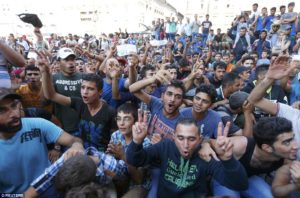 Čechom sa páči odmietavý postoj vlády k migrantom, ukázal prieskum
