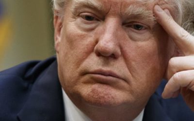 Donald Trump sa dostal do pasce, z ktorej niet úniku.