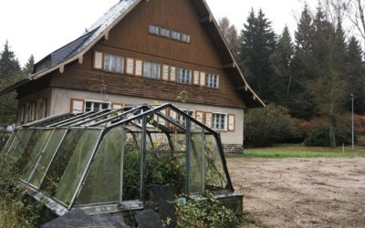 E15: U českých hraníc chátra rekreačný areál špičiek NDR. Pozrite sa, kde odpočíval Erich Honecker