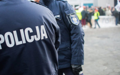 V poľskom nákupnom centre útočil muž s nožom. Hlásia jednu obeť a viacero zranených. 