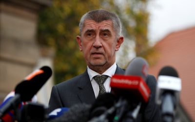 Český prezident Zeman poveril Babiša rokovaniami o zostavení vlády.