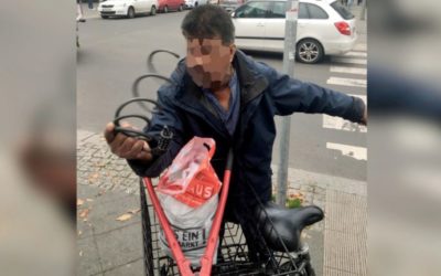 Imigrant kradol žene bicykel a nadával jej do nacistov, okoloidúci sa zastali imigranta