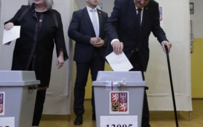 V ČR sa začali prezidentské voľby, favoritom je Miloš Zeman