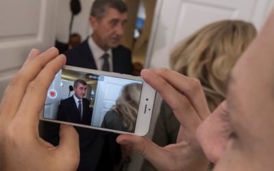 Zverejnite celú správu OLAF-u, žiadali protestujúci pred ministerstvom v ČR.
