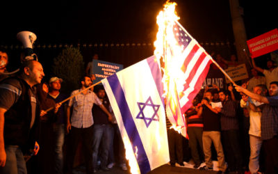 Tisíce protestujúcich v Istanbule pálili americké a izraelské vlajky.