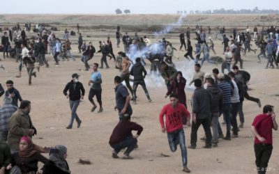 Pri hraniciach s Gazou zastrelili izraelskí vojaci 37 Palestínčanov.