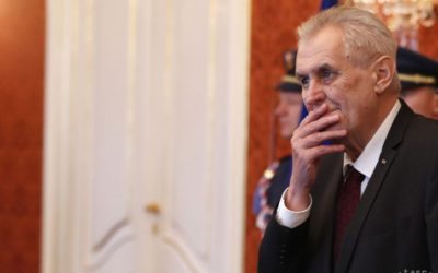 Senátori: Zeman tvrdením o výrobe novičku poškodil bezpečnostné záujmy.