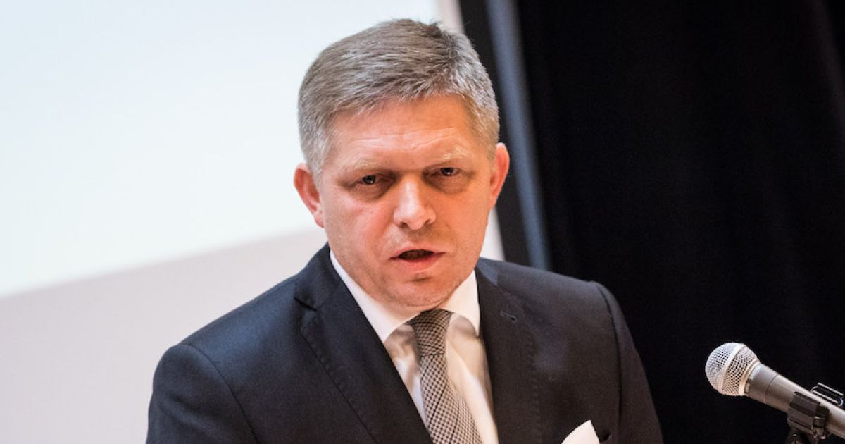 Aktivisti podávajú trestné oznámenie na Roberta Fica 1