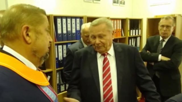 Rudolf Schuster Harabinovi: Vydrž a uvidíme, ktorá strana nakoniec zvíťazí, či tí ktorí ťa ešte nepochopili, alebo tí ktorí už sú na tvojej strane. 1