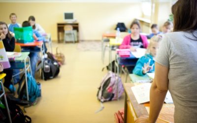 Národná koalícia sa obáva liberálnej propagandy v školách.