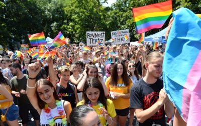 Všetky mainstreamové televízie uprednostnili dúhový pochod LGBTI pred pochodom Hrdí na rodinu.