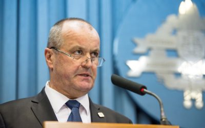 Moc slniečkarov: Pre hoax o Nočných vlkoch v Dolnej Krupej padajú hlavy. Minister obrany dočasne pozastavil výkon funkcie riaditeľa Vojenského historického ústavu Čaploviča.