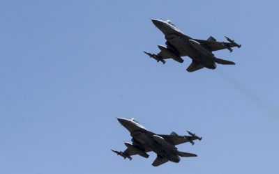 Hrnko vysvetlil podrobnosti o obstaraní F-16: „Gripeny v porovnaní s nimi vyzerajú ako hračky“. „Je to ekonomická vlastizrada,“ kontruje Chmelár. 