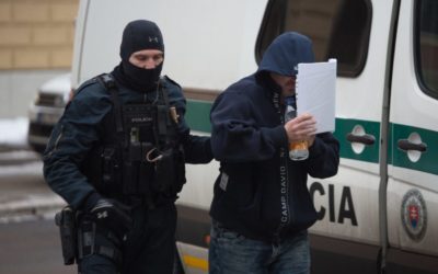Veľký zásah NAKA. Na prevoz zadržaných potrebujeme autobus, tvrdí polícia.