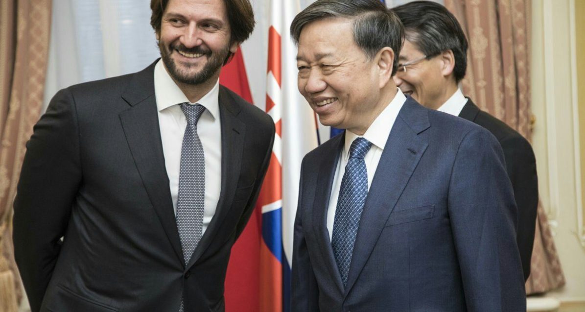 Denník N odhalil, že Slováci uniesli Vietnamca, Palko tvrdí, že je to koniec Smeru. – Slobodný Výber 1