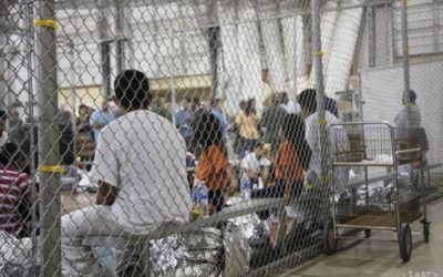 Tisícky migrantov zo Strednej Ameriky smerujú na sever do USA.