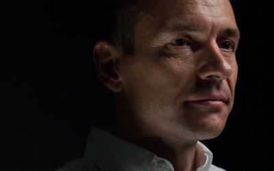 Odhalili ďalší článok údajného sledovacieho tímu. Médiá informujú o „pomerne známej novinárke,“ ktorá vraj bola aj Tóthovou partnerkou.
