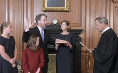 Brett Kavanaugh zložil prísahu ako sudca najvyššieho súdu, jeho nominácii predchádzali protesty.