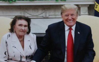Generál Mattis jede přes vesnici, českej bulda žmoulá čepici…