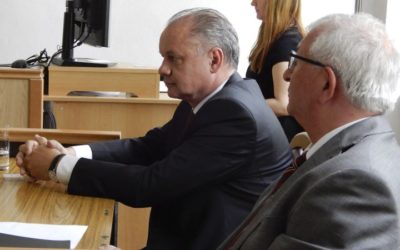 Pán prezident, prestaňte robiť Slovensku hanbu a odstúpte! – Eduard Chmelár