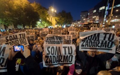 Za slušné Slovensko v praxi. Redaktora Hlavných správ vyhodili z priestorov pre novinárov.
