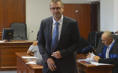 Nezvestného odsúdeného exministra v kauze nástenkového tendra už eskortovali do väzenia.