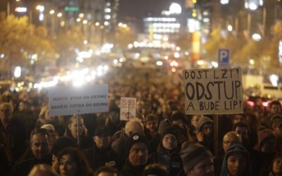 V Prahe protestujú tisíce ľudí. Žiadajú koniec Babiša.