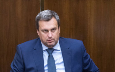 Poslanci neschválili program, Danka odvolávať nebudú.