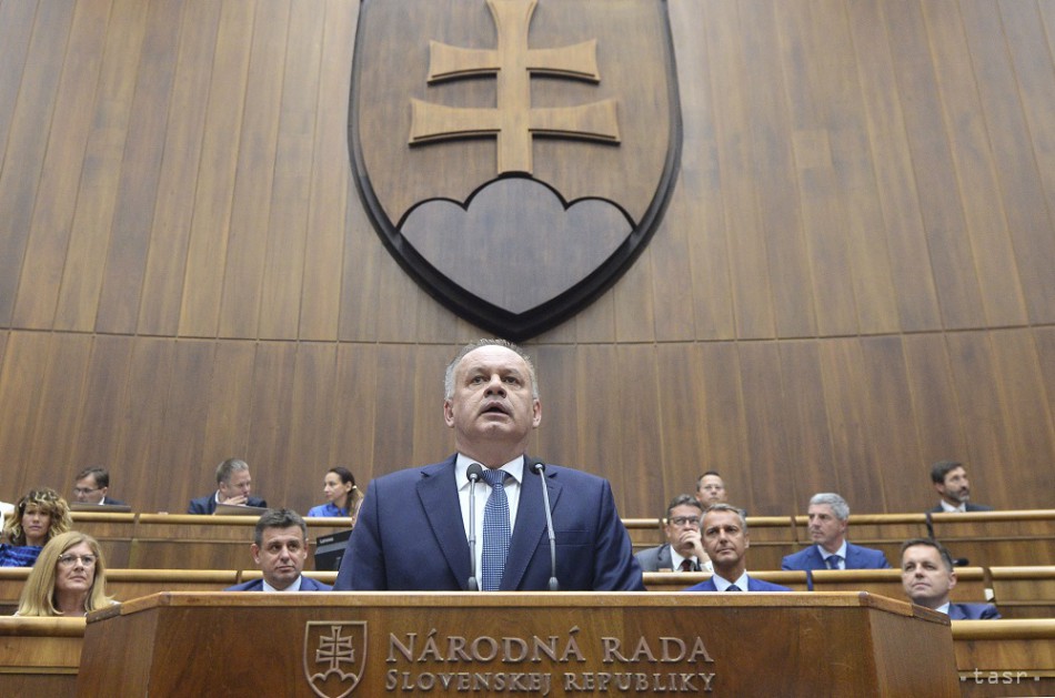 Prezidenta A. Kisku znepokojila hrozba demisie ministra M. Lajčáka. 1
