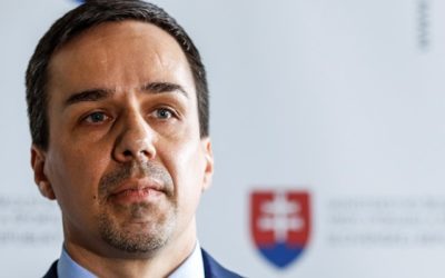 Erik Tomáš uviedol, že anonymom, kvôli ktorému NAKA vypočúvala aktérov Za slušné Slovensko je osoba blízka SaS a bývalý pracovník SIS.