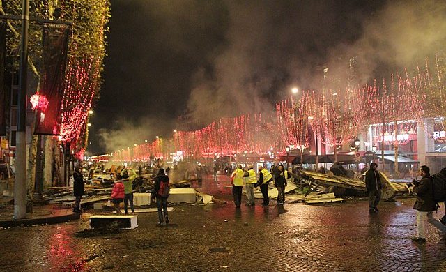 Téměř stovka vážně zraněných „žlutých vest“ z potyček s francouzskou policií. 1
