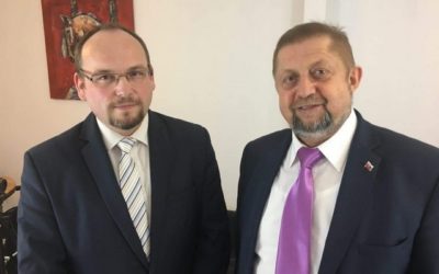 Liberáli slovne zlynčovali Chromíka z Aliancie za rodinu kvôli fotke s Harabinom.