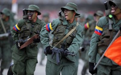 USA vyzývajú venezuelskú armádu, aby sa postavila na Guaidóovu stranu.
