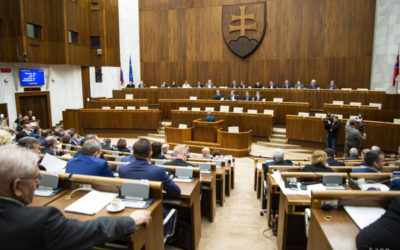 PRIESKUM: Parlamentné voľby by vyhral Smer-SD pred SaS a Sme rodina.