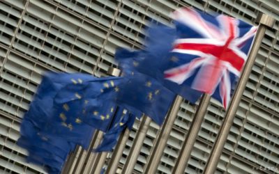 Britskí ministri tajne diskutujú o odklade brexitu.