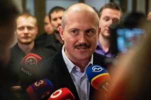 Marian Kotleba petičné hárky odovzdanie brífing 1