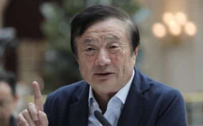 Huawei je jako těžce poškozené letadlo, tržby výrazně klesnou, míní zakladatel firmy.
