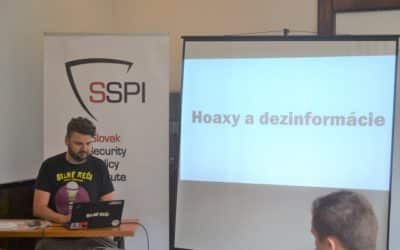 V letnej škole proamerickej mimovládky SSPI prednášajú študentom o dezinformáciách a extrémizme Gordulič či Biháriová. „Sami ste extrémisti a radikáli,“ adresovala im čitateľka.