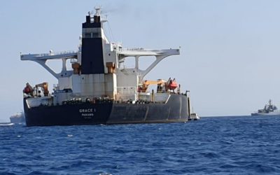 Supertanker s íránskou ropou zůstane u Gibraltaru dva týdny. Teherán hrozí odplatou.
