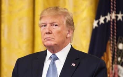 Je to ujetý hlupák, opřel se Trump do britského velvyslance. Londýn diplomata kvůli únikům neodvolá.