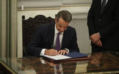 Grécky parlament vyslovil dôveru novej vláde. 
