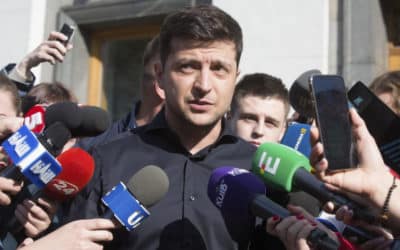 V prvých povolebných odhadoch vedie Zelenského strana so 44 %.